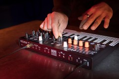 Arturia MicroFreak Synthesizer Keyboard 25 Key Hybrid