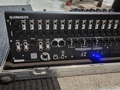 Allen & Heath Qu-24 24-Channel Digital Mixing Console with Roadie Case