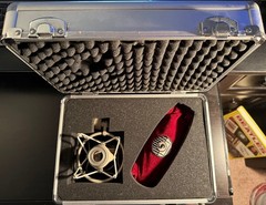 Shure KSM44 Dual Diaphragm Multi-Pattern Condenser Microphone, Shock-Mount, Case