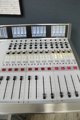 Wheatstone D-10 Digital Television Audio Control Surface Console 24-CH + PSU