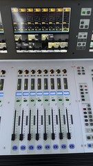 Soundcraft Vi3000 Digital Mixer 128-Channel Console w/ Roadcase and Cover
