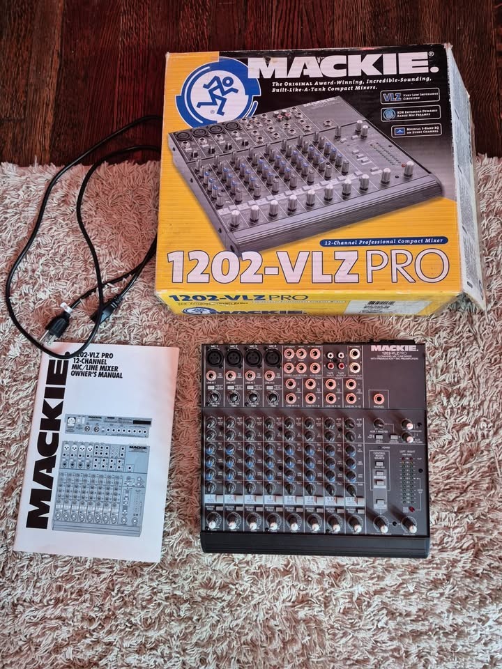 MACKIE 1202-VLZ PRO 12 CHANNEL MIC/LINE MIXER, home use!
