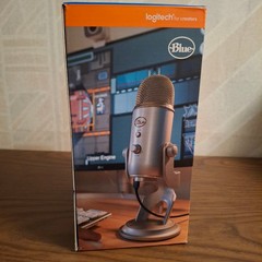 Logitech Blue Yeti Premium Multi-Pattern USB Microphone Gaming Streaming Podcast