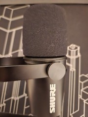 Shure MV7 Dynamic Unidirectional Dual LR/USB Podcasting Microphone – Black