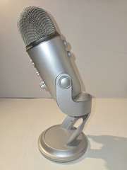 Blue Yeti USB Microphone Silver Recording Streaming Podcast Gaming ASMR [TESTED]