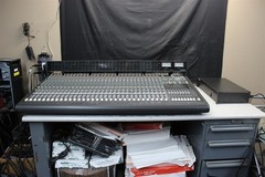 Mackie 32.8.2 8-Bus Mixing Console w/ 220-Watt Power Supply