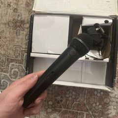 AKG WMS 40 Mini Pro SR40/HT40 Wireless Mic System With Microphone/ AC Adapter