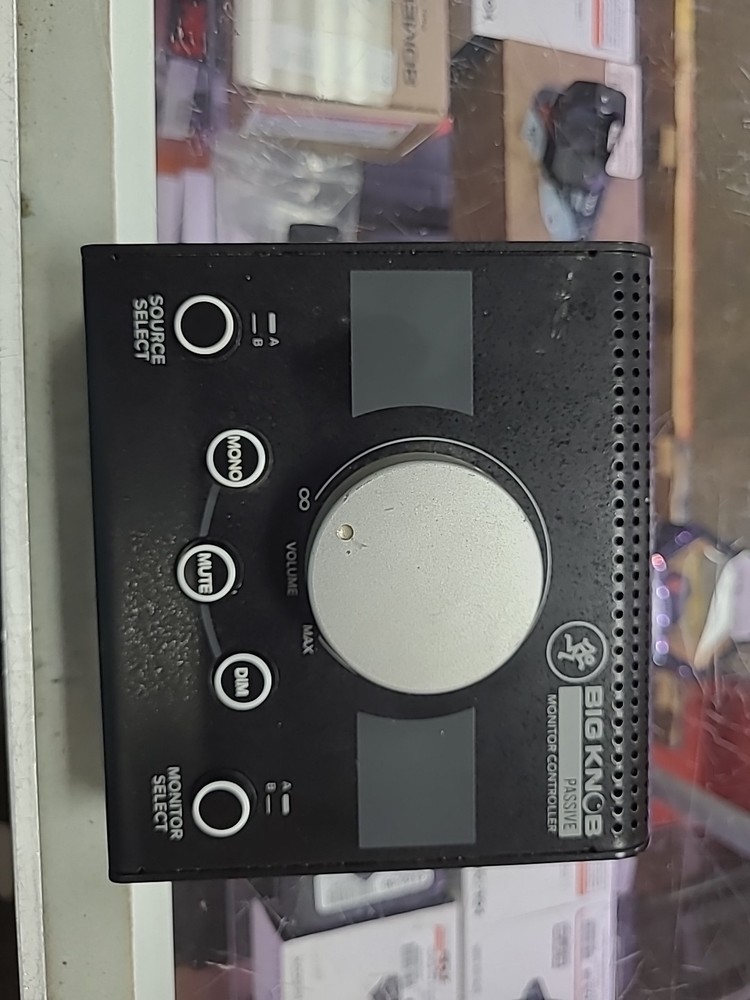 Mackie Big Knob Passive 2×2 Studio Monitor Controller (A1G008434)
