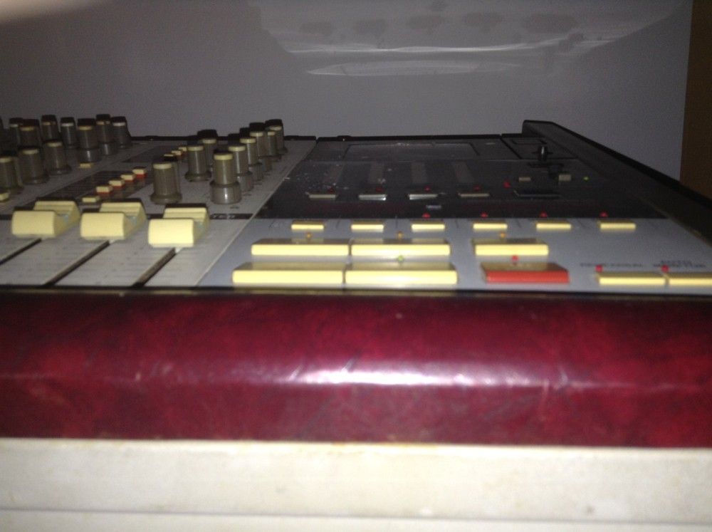 AKAI MG614 is a professional audio equipment