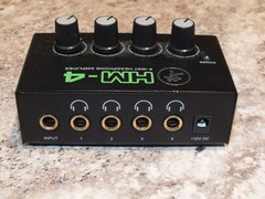 Mackie HM-4 4-Way Distribution Headphone Amplifier Amp w/4 Headphone Outputs