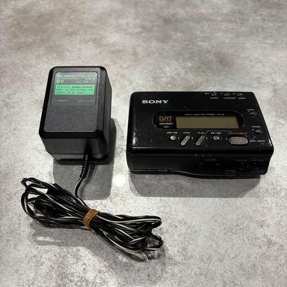 Sony TCD-D8 Walkman Portable DAT Recorder System Digital Audio Tape TCDD8 Japan