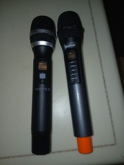 2 UHF/VHF Handheld Wireless Microphones, Tested, Working, Hotec & Bietrun