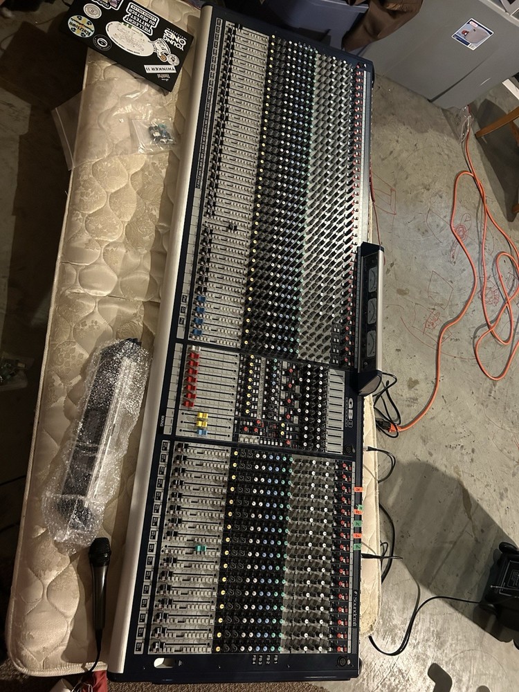 Soundcraft GB8 40 40-Channel Mixing Console