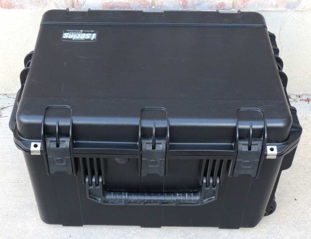 SKB iSeries Black Waterproof Hard Shell Case 23 x 17 x 14 Rollers, Laptops, Used
