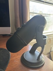 Blue Microphones Yeti USB Desktop Microphone Adjustable Gain Multi-Pattern Black