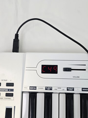 Samson Carbon 49 USB MIDI Keyboard Controller 49-Key Cable Manual Disk Powers On