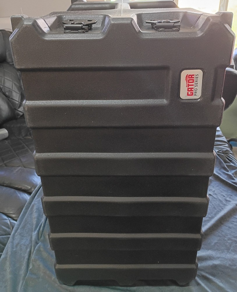 Gator Pro Series 4U Rack Case Molded Plastic Black Carry Handle Large 23″23″12″