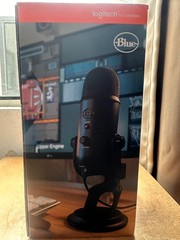 Blue Yeti Professional Multi-Pattern USB Condenser Microphone – Blackout