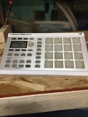 Native Instruments Maschine Mikro MK2 White Used FOR PARTS ONLY!! RS