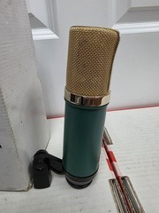 Mxl V67G Large Capsule Condenser Microphone w/ Mount – Green – Studio Recording