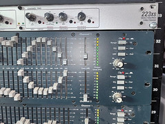 Ashly GQX-3102 Stereo 31-Band Graphic Equalizer with 45mm Faders