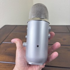 Blue Microphones Yeti USB Condenser Desktop Mic Silver 3.5mm Headphone Jack Only