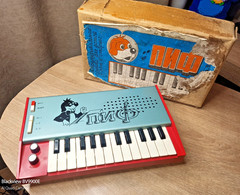 VINTAGE SOVIET ANALOG SYNTHESIZER USSR PIF Kids Synth, works great. 1980s