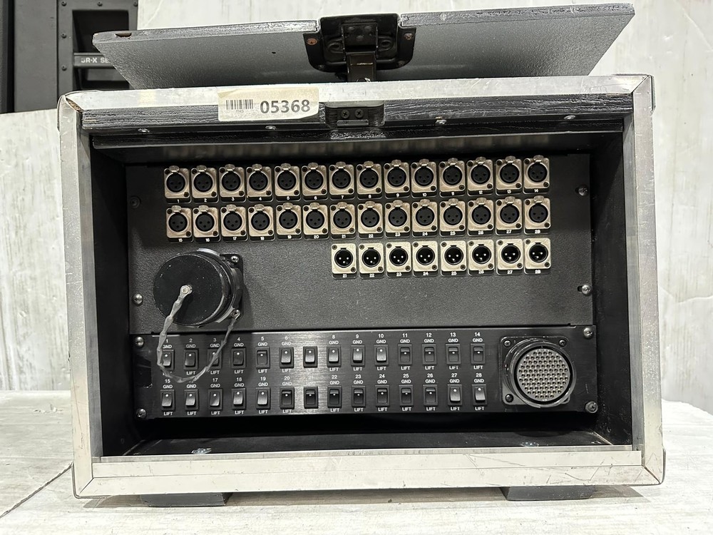 28CH Split Panel BOX W/ 8XLR M & F Multipin #05368 (One) THS