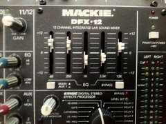 mackie mixer DFX 12