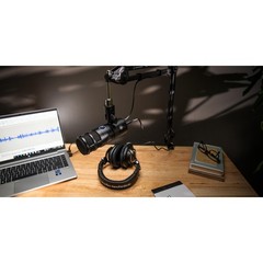 Audio-Technica Hypercardioid Dynamic Podcast USB Mic with 2 Year Warranty Bundle