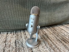 Blue Yeti Professional Multi-Pattern USB Condenser Microphone – Silver
