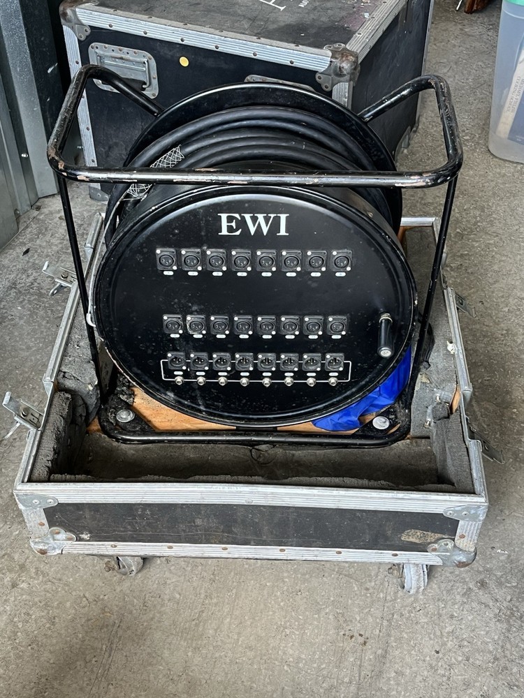 EWI 16 x 12 150ft FOH Snake in HARD Case On Wheels. Mint Condition!!!!