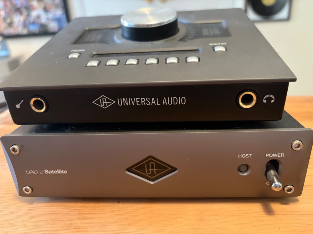 Universal Audio Apollo Twin and UAD-2 Satellite, great condition , connections