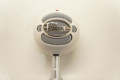 Blue Snowball iCE USB Microphone – White (IL/RT6-14928-988-000070-WHT-UG)