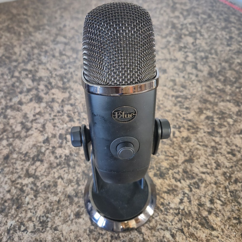 Blue Yeti Professional Multi-Pattern USB Condenser Microphone Black
