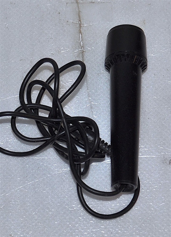 SMALL UNBRANDED LOW COST DYNAMIC MICROPHONE W/ CABLE NO SWITCH