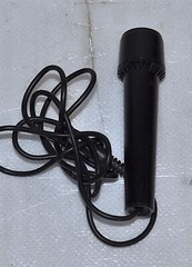 SMALL UNBRANDED LOW COST DYNAMIC MICROPHONE W/ CABLE NO SWITCH