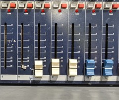 SoundCraft EFX12 Compact 12-Channel Lexicon Effects Phantom Power Analog Mixer