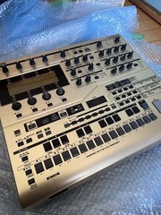 YAMAHA RS7000 Drum Machine Sequencer Sampler GrooveBox 100V 50/60Hz