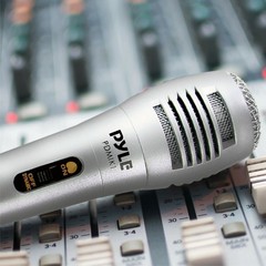 Pyle PDMIK1 Professional Moving Coil Dynamic Handheld Microphone, 6.5 Ft. Cable
