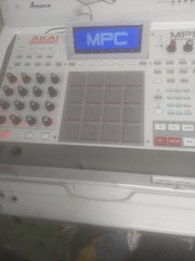 Akai MPC Renaissance Sampler & Sequencer Pad Triggers Built-in Effects 16 Pads