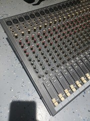 Mackie CFX20 MIXER 20 CHANNEL MIXER –