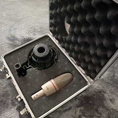 AKG C 3000 B Condenser Microphone Silver w/ Shock Mount, Case, Adjustable Gain
