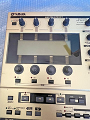 YAMAHA RS7000 Drum Machine Sequencer Sampler GrooveBox 100V 50/60Hz