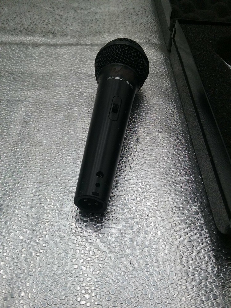Peavey PV i100 Cardioid Microphone Mic And Carrying Case Vi100