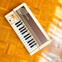 Bontempi Memoplay (Italy, 1981) Vintage Toy Synth Organ Keys! Original Manual!