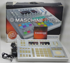 Native Instruments MASCHINE STUDIO Groove Production Studio – White (O19322-1)