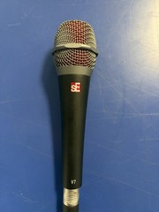sE Electronics V7 Supercardioid Dynamic Handheld Vocal Microphone And Cord