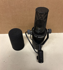 Shure SM7B Wired Dynamic Studio Microphone XLR w/ Pop Filter, Windscreen, Black