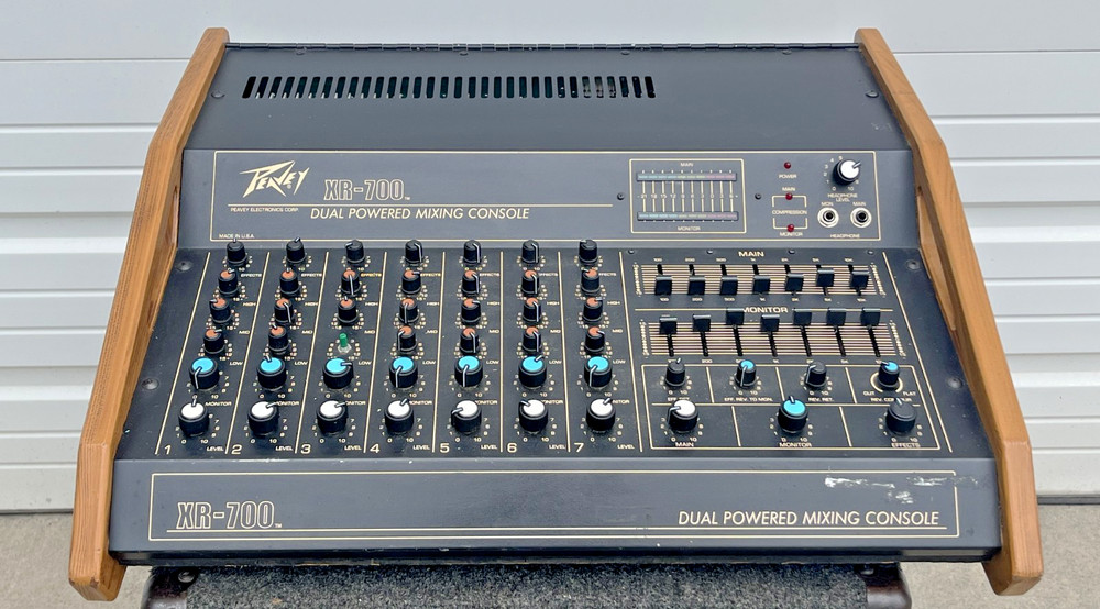 Peavey XR-700 Dual Powered Tabletop Mixing Console 120Vac 60Hz Tested